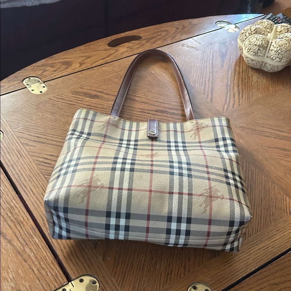 Vintage Burberry Tan and Brown Checkered Tote Bag - Picture 6 of 16